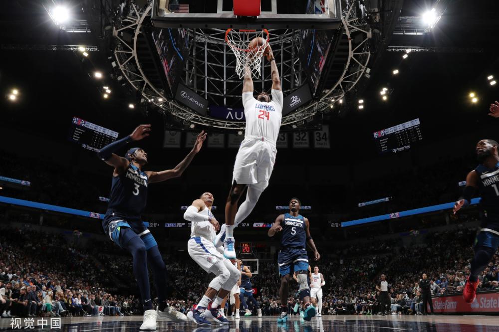 他胜出几无悬念，但中文流利的“铁娘子”抢尽风头.